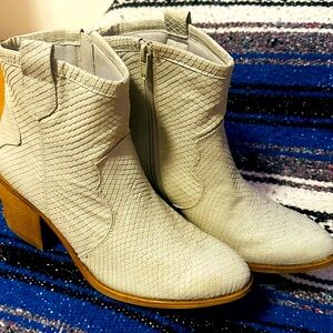 Very Light Grey Textured Ankle Boots